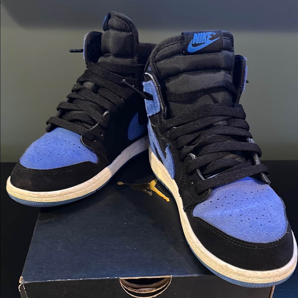 Nike boy’s Jordan 1 Retro High OG, size 3 in royal blue & black suede